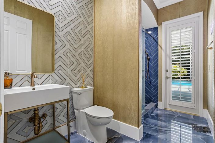 Image No.55-5 Bed Property for sale