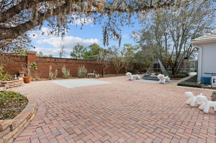 Image No.60-5 Bed Property for sale