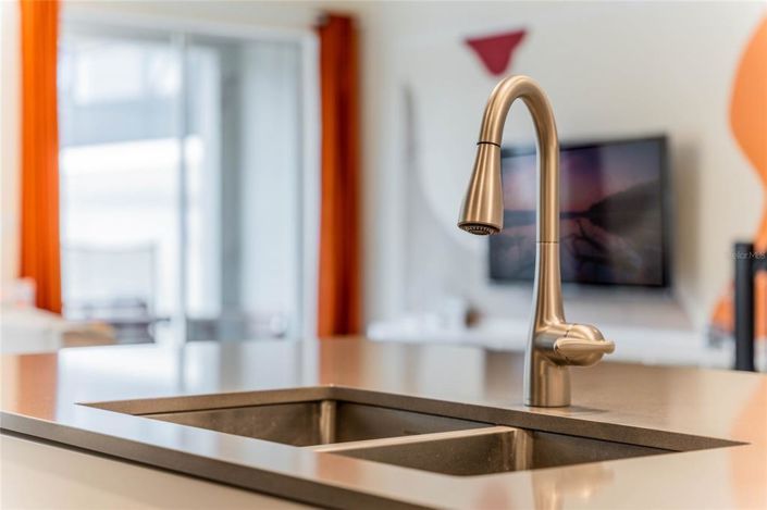 Image No.10-5 Bed Townhouse for sale