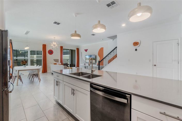 Image No.8-5 Bed Townhouse for sale