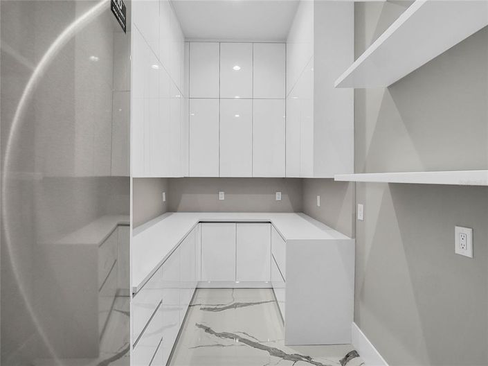 Image No.17-6 Bed Property for sale