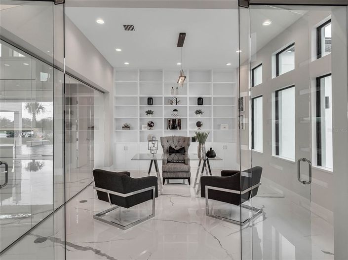 Image No.22-6 Bed Property for sale