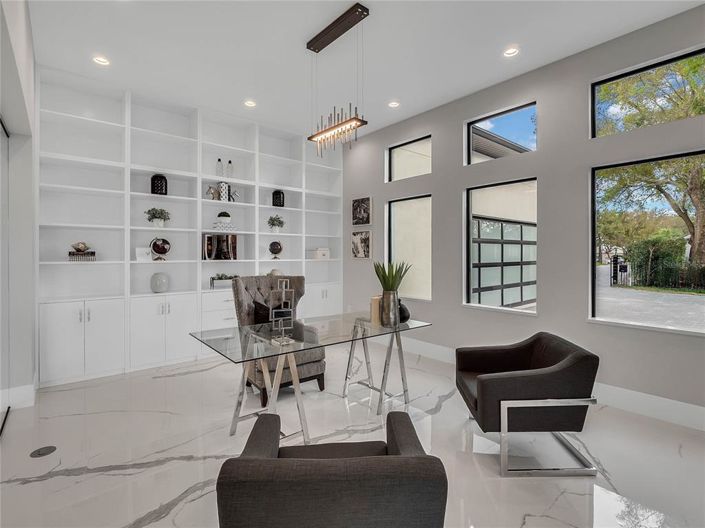 Image No.24-6 Bed Property for sale