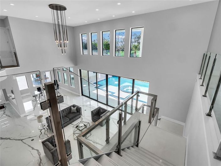 Image No.25-6 Bed Property for sale