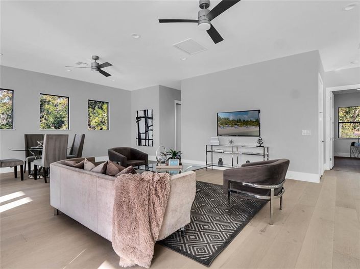 Image No.36-6 Bed Property for sale