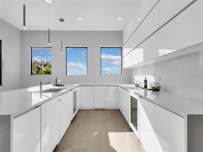 Image No.39-6 Bed Property for sale