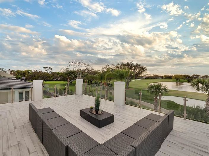 Image No.44-6 Bed Property for sale