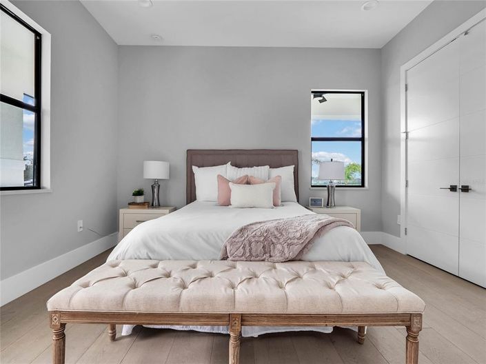 Image No.52-6 Bed Property for sale