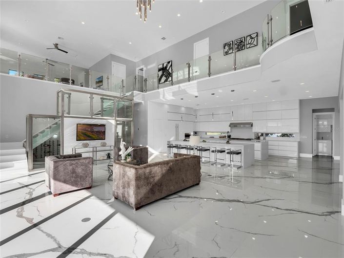 Image No.6-6 Bed Property for sale