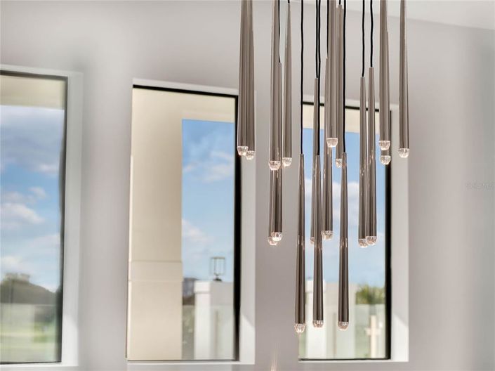 Image No.8-6 Bed Property for sale