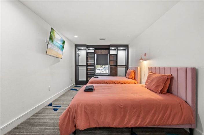 Image No.12-4 Bed Property for sale