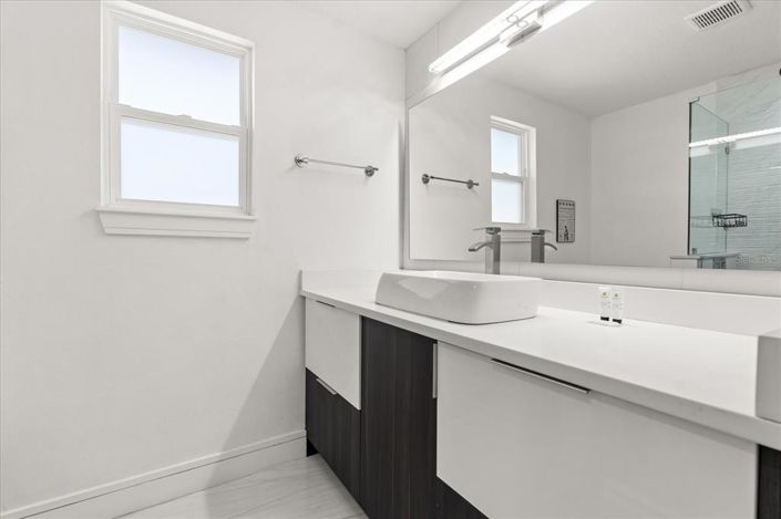 Image No.13-4 Bed Property for sale