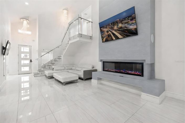 Image No.2-4 Bed Property for sale