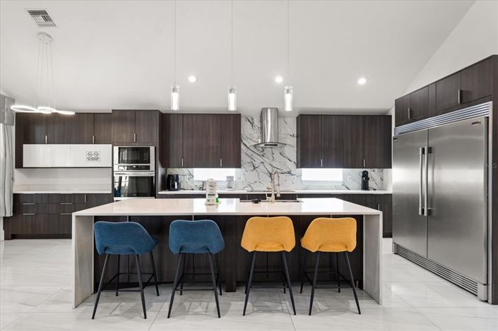 Image No.4-4 Bed Property for sale