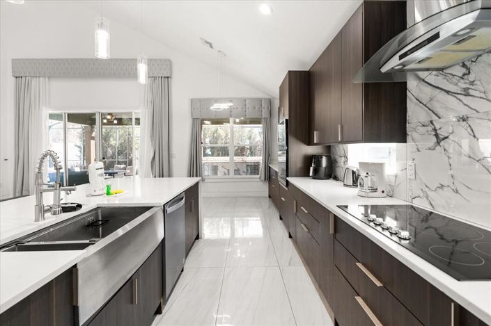 Image No.5-4 Bed Property for sale