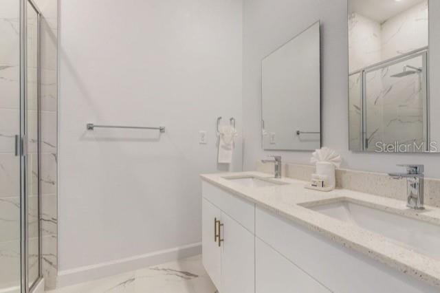 Image No.17-4 Bed Townhouse for sale