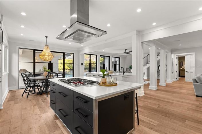 Image No.15-6 Bed Property for sale