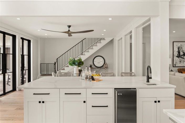 Image No.16-6 Bed Property for sale