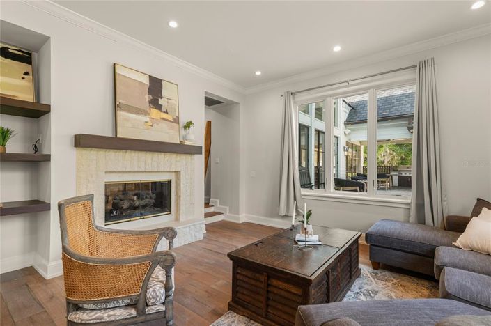 Image No.26-6 Bed Property for sale