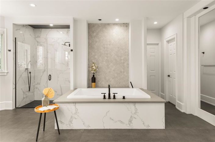 Image No.28-6 Bed Property for sale