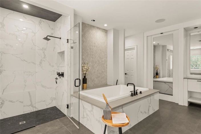 Image No.30-6 Bed Property for sale