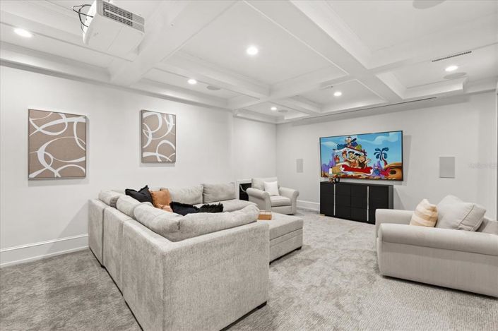 Image No.32-6 Bed Property for sale