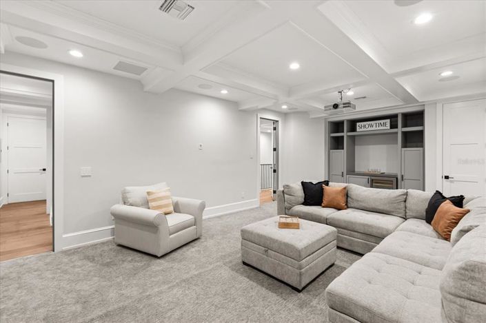 Image No.34-6 Bed Property for sale