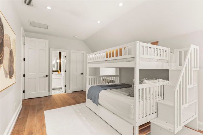 Image No.35-6 Bed Property for sale