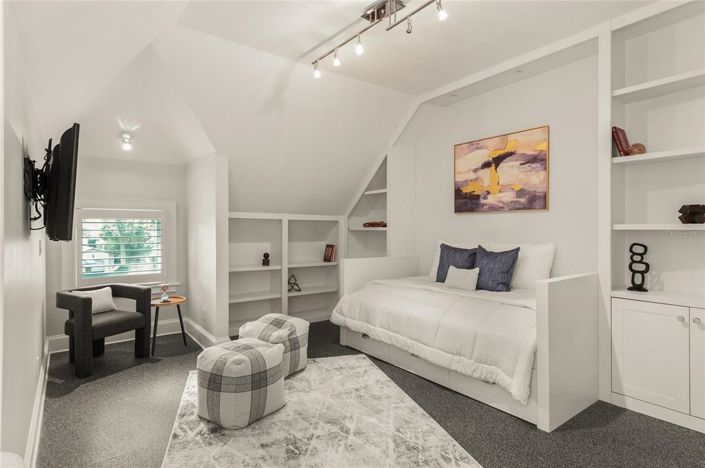 Image No.37-6 Bed Property for sale