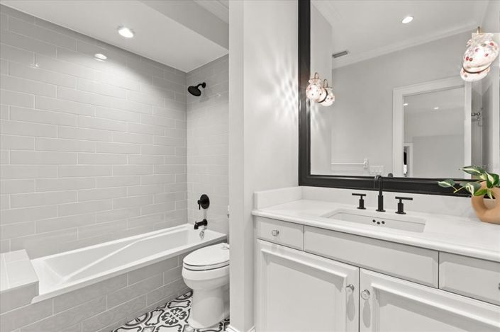 Image No.38-6 Bed Property for sale