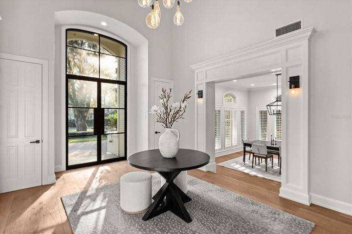 Image No.5-6 Bed Property for sale