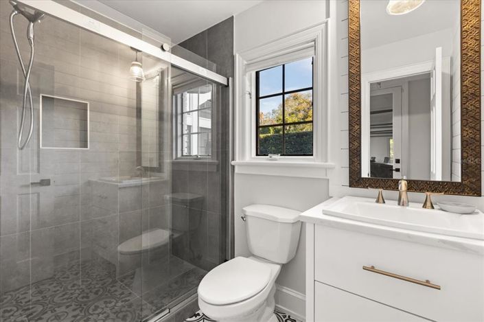 Image No.53-6 Bed Property for sale