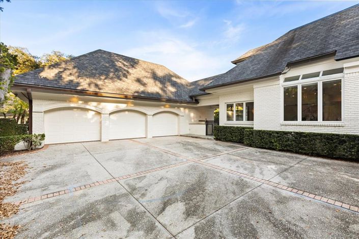 Image No.54-6 Bed Property for sale