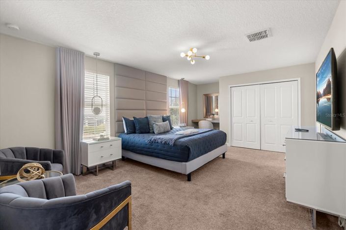 Image No.12-6 Bed Property for sale