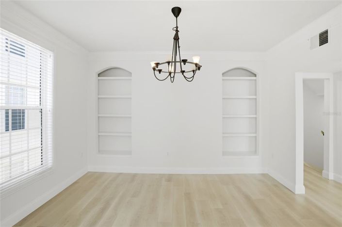 Image No.14-4 Bed Townhouse for sale