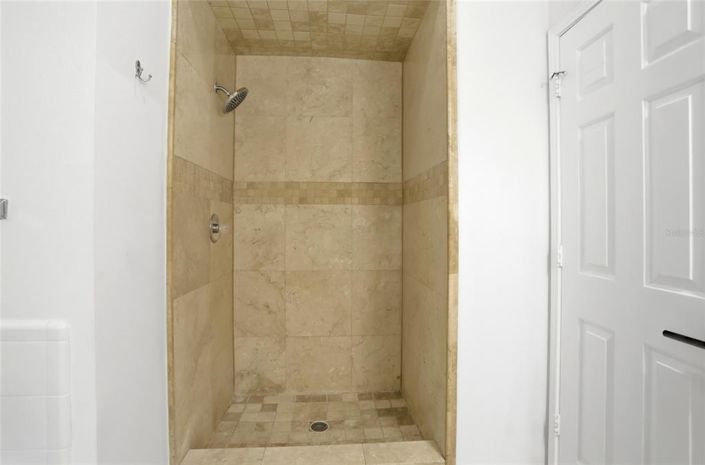 Image No.27-4 Bed Townhouse for sale