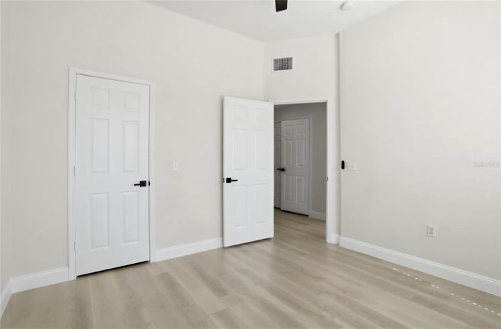 Image No.29-4 Bed Townhouse for sale