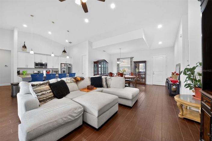 Image No.2-Propriété de 4 chambres à vendre à Kissimmee