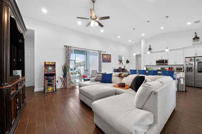 Image No.3-Propriété de 4 chambres à vendre à Kissimmee