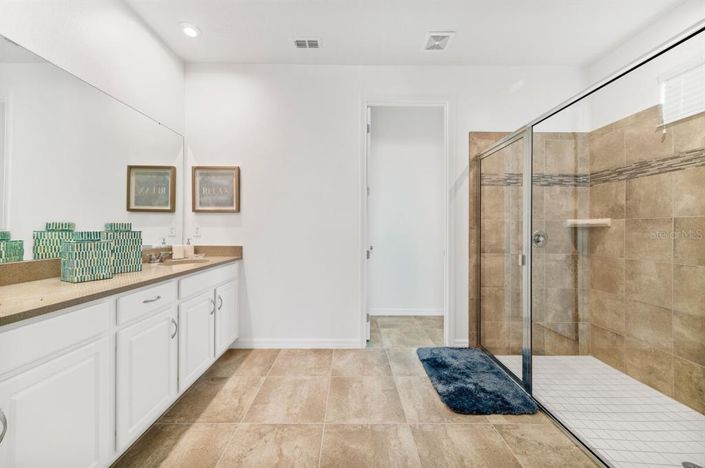 Image No.13-9 Bed Property for sale