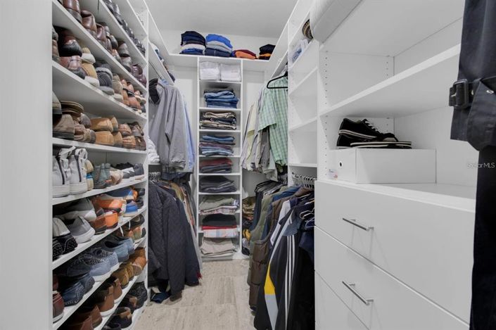 Image No.17-3 Bed Property for sale