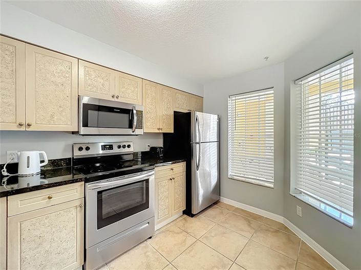 Image No.10-2 Bed Property for sale