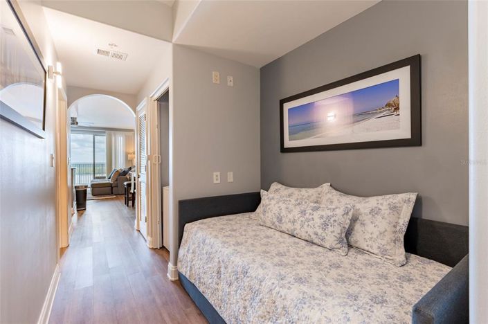 Image No.10-1 Bed Property for sale