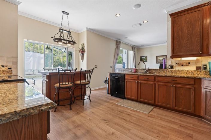 Image No.12-5 Bed Property for sale