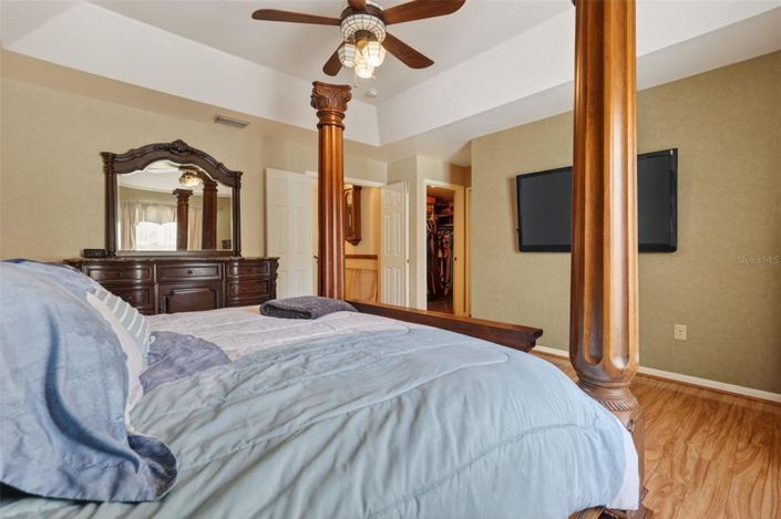 Image No.17-5 Bed Property for sale