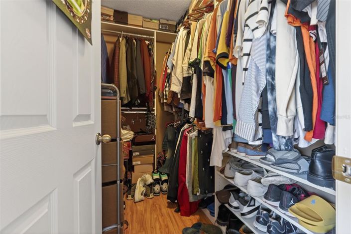 Image No.19-5 Bed Property for sale