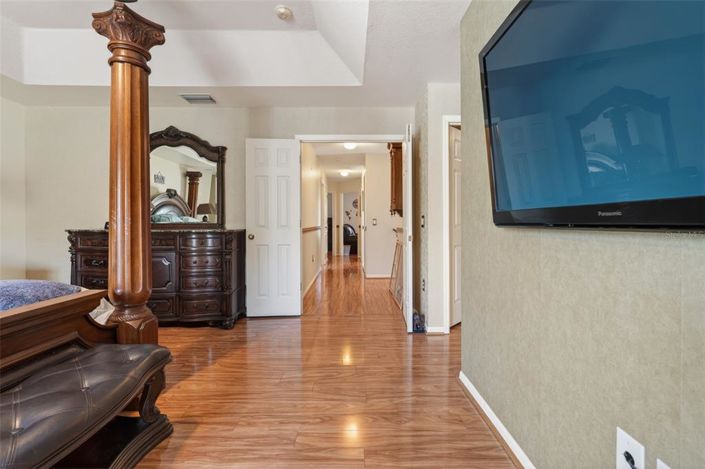 Image No.20-5 Bed Property for sale