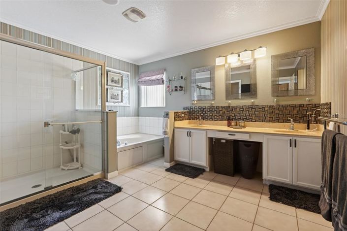 Image No.22-5 Bed Property for sale