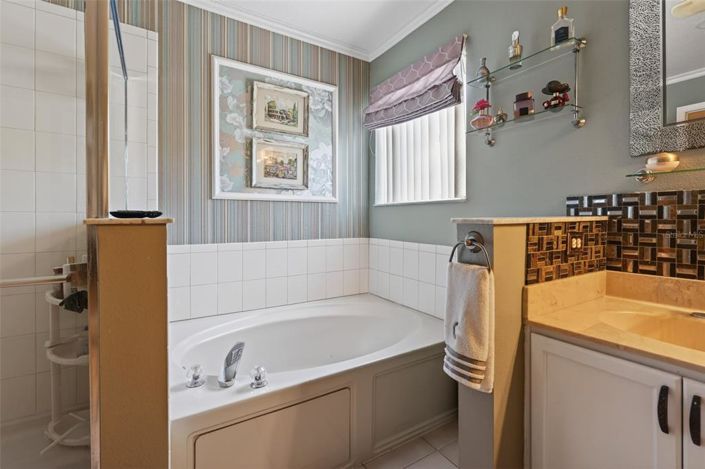 Image No.23-5 Bed Property for sale