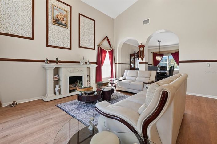 Image No.8-5 Bed Property for sale